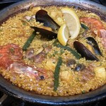 Mixed seafood and chicken paella (2 servings)