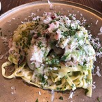 アランチャ - ◆生牡蠣と椎茸、ベーコンと生海苔クリームソース
        タリアテッレ(生)