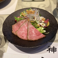 神戸牛 八坐和 阪急三宮店 - ローストビーフのサラダ
                    
                    ここのサラダは色んな種類のお野菜が入っていて彩りが良く味も美味しい♫
                    メインが楽しみになります☺︎