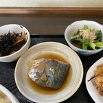 ささら - ひじき旨煮 サバ煮付け 小松菜おひたし