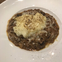 シャンパン食堂 - お肉の赤ワイン煮込みグラタン仕立て
