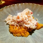 蒼 - 京丹後の 魚政さんが禁漁最後の松葉を蒼さんの為に活かしておいて、前日浜茹でにして送って下さったものを使用。以前は生をお店で茹でていましたが、輸送のストレスその他で浜茹でが優っていると判断されたそう。確かに旨みの濃さは桁違いでした♡