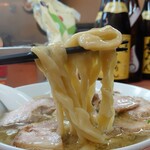 日陰 - 今回ばかりは麺リフトも意味があるかも