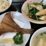 しの和GARDEN - セレクトランチ、カレイ唐揚げ、イカと青菜の炒め