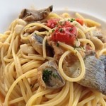 Regaro - 秋刀魚とトマトのペペロンチーノ