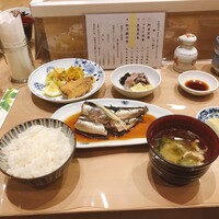 新宿割烹 中嶋 - 煮魚定食、フライ、刺身ハーフ
                      