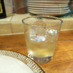 バール トレンタ トレ - グレープフルーツチェロ（￥680）。柑橘の実と皮をスピリタスに漬け込んだ自家製リキュール