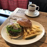 GRILL BURGER CLUB SASA - 【4月のMonth Burger】  『春キャベツたっぷりペペロンチーノBurger¥1150』 ※平日ランチは、ソフトドリンク付