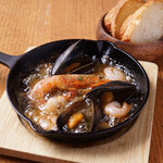 Shrimp and mussel sea Ajillo ~with baguette ~