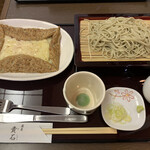 蕎麦貴石 - ハムチーズガレットは蕎麦と一緒に来ました。