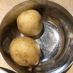 カリーライス専門店エチオピア - 付け合わせのじゃがいも（お代わりは無料）