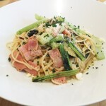 ボーノ - サービスランチ  小松菜とベーコンのペペロンチーノ