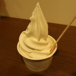 なかほら牧場 - 自然放牧ソフトクリーム〈ミルク〉（プチ）　390円
