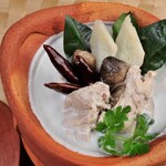 닭고기 코코넛 수프 (톰 카가이)