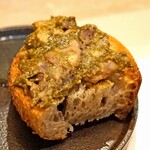 Fujiwara - イワシの内臓のせのパン