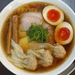 Raamen Ajisai - 醤油わんたん麺　味玉