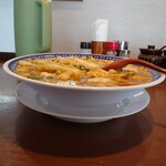 彩華ラーメン  - 横から