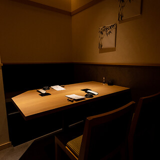 《完全個室席》洗練された個室席でごゆっくりとお過ごしください