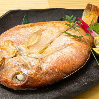 鮮魚のお料理をはじめ、日替わりメニューをご用意しております