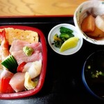 葉山亭 - 料理写真:ランチのちらし寿司は８００円でした