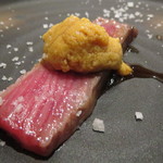 鳥茂 - サーロインの雲丹のせ