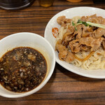 魁 肉盛りつけ麺 六代目 けいすけ - 