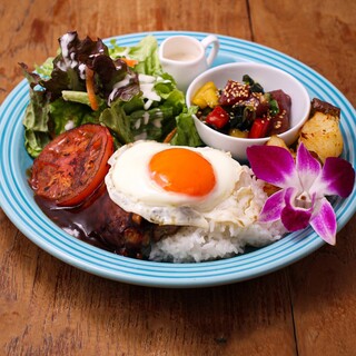 【引以為豪的一道菜】 肉汁醬汁的夏威夷式米飯漢堡&POKO沙拉
