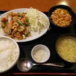 Menhan Saikan Joujou - 鶏肉とカシューナッツ炒め定食　税込850円