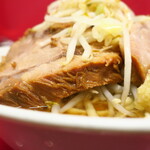 ラーメン二郎 - 豚の厚み