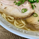 豚太郎 - マイルドながらしっかりとした後味あり。
            スープと麺はよく合ってる。
