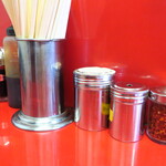 ラーメン二郎 - 卓上調味料