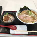 麺処 景虎 ほん田  - 特製煮干白湯ラーメン大盛り　1240円
            ローストポーク丼ミニ　400円