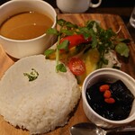 肉バル×ワイン酒場 肉87 - チキンと野菜の薬膳カレー