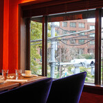 Rue Favart - ３F の窓際から見る桜