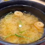 割烹 嶋村 - お味噌汁は、優しく薄め。具はお葱とお麩。