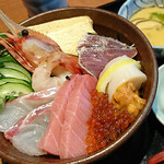 おいしい寿司と活魚料理 魚の飯 - 特選海鮮丼