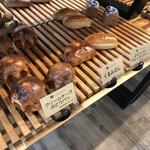 スモモ - 料理写真:クリームチーズぶどうパン、くるみパン、ぶどうパンラムレーズンクリーム(^-^)