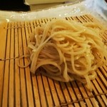 Soba Izakaya Raku - 白くて細いタイプ。