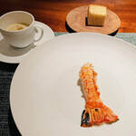 蒼 - 赤座海老とそのビスク焼き立てパンも添えられて。(海老は2尾来ます)