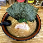 せい家 - ラーメン550円麺硬め。海苔増し100円。