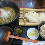 Udon Seimenjo Gou - 土ゴボウと舞茸の肉カレーつけうどん＋自家製かやくご飯