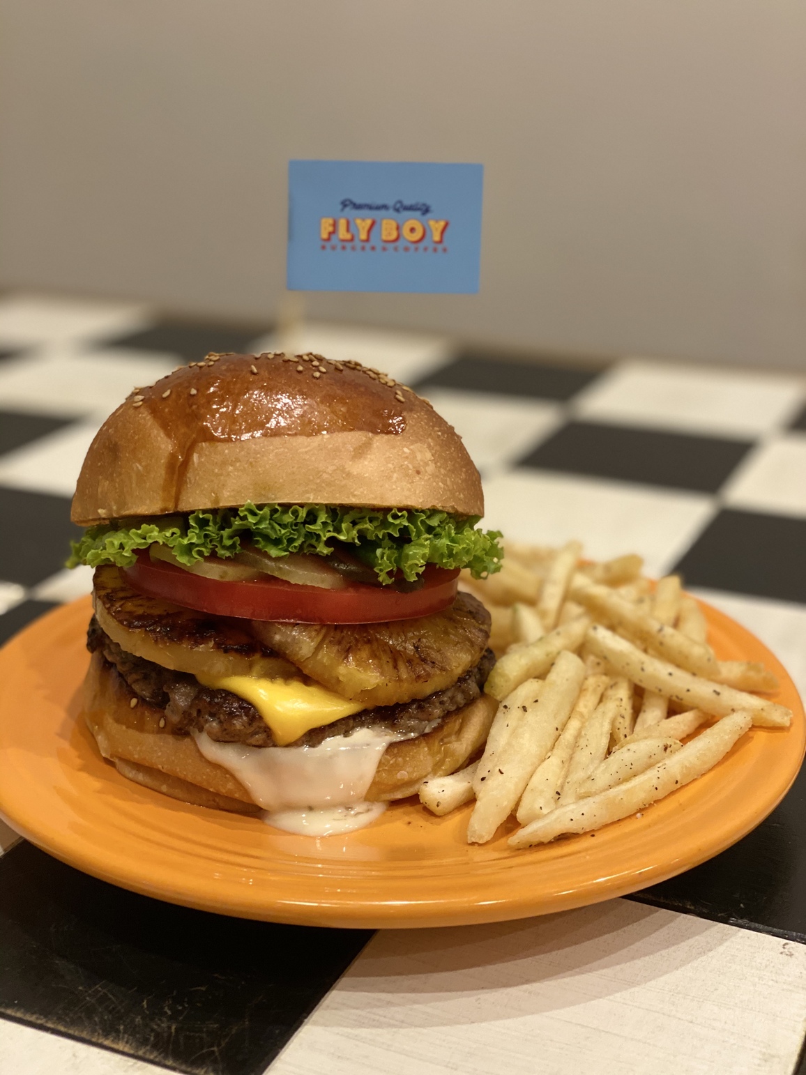 写真 : フライ ボーイ バーガー&コーヒー （FLY BOY BURGER & COFFEE