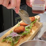 トリワイン ＰＩＫＯＳＨＨＨＵ - カツサンド調理中！！