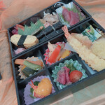 Taisen - 2段のランチ弁当 1620円