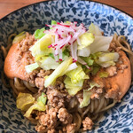 ラーメン イッケン - ピンク色のゴマ風味の豆腐ソースとラディッシュが美しい！麺は冷麺のようなコシがある細麺。