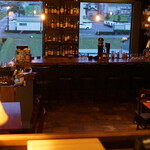 ゴードバル - ソファ席は半２階でバーカウンターが見降ろせるの