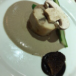 マッシュルーム - ウサギ背肉のロースト マッシュルームソース モリーユ茸のソテートリュフソース添え