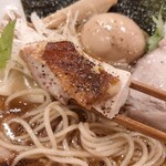 麦と麺助 - ホロホロ鳥にカンボジア産ブラックペッパー