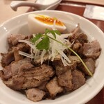 麦と麺助 - 炙りチャーシュー丼(350円)