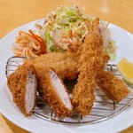 ふくえもん - エビフライ、アジフライ、白身魚のフライ三種盛り。